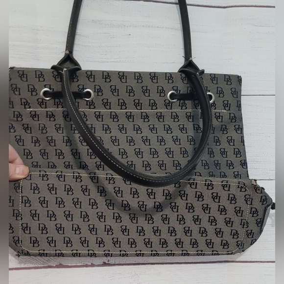 EUC Dooney and Bourke leather and canvas Monogram shoulder bag - Picture 4 of 16